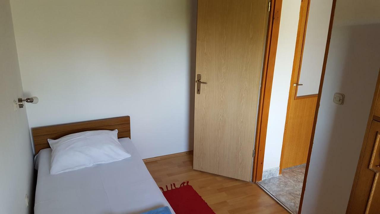 Cozy Apartment Jezera Exteriör bild